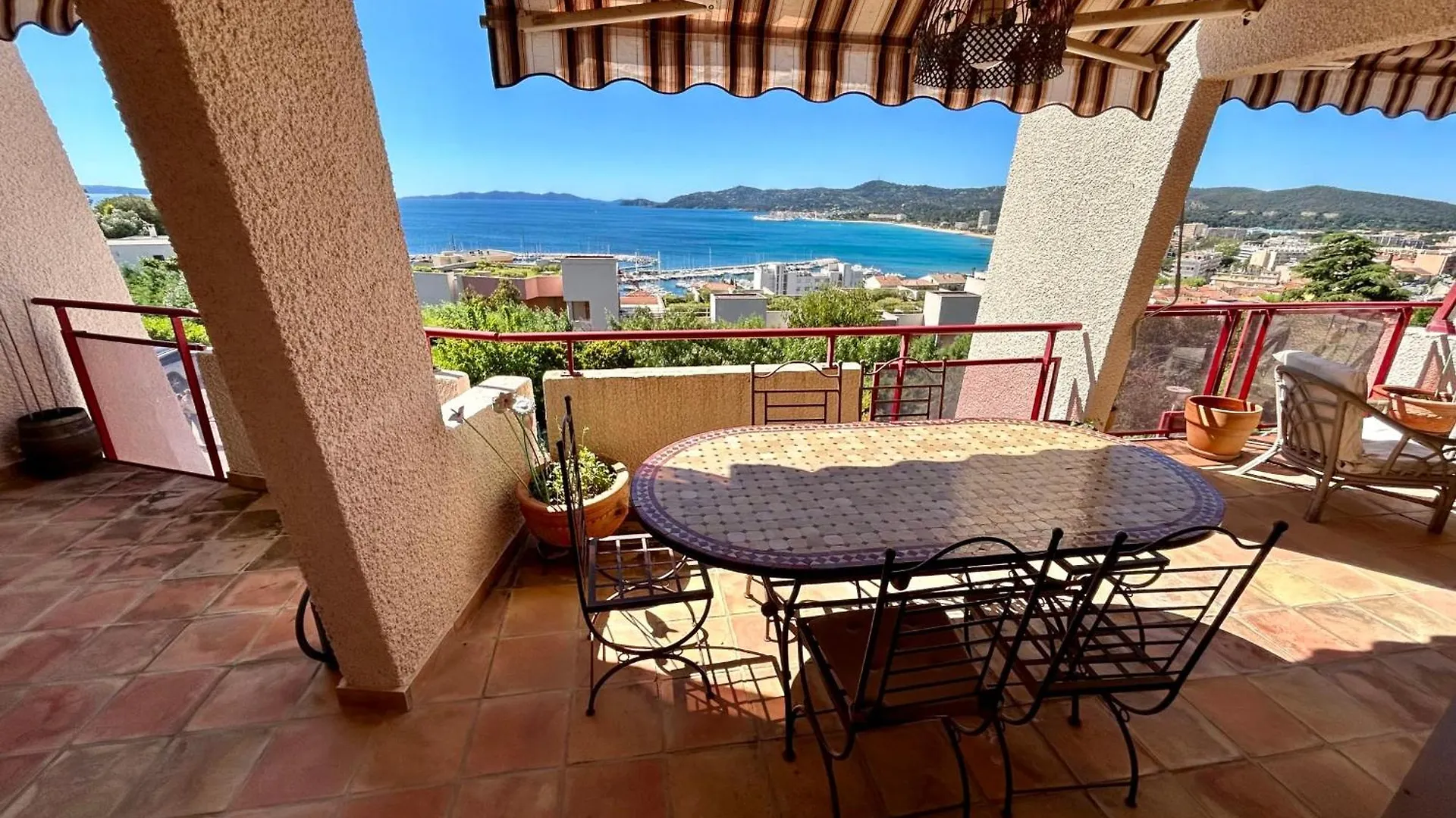 Kontakt z Spacious & Unique Sea View Apt Terrace Pool & Charm